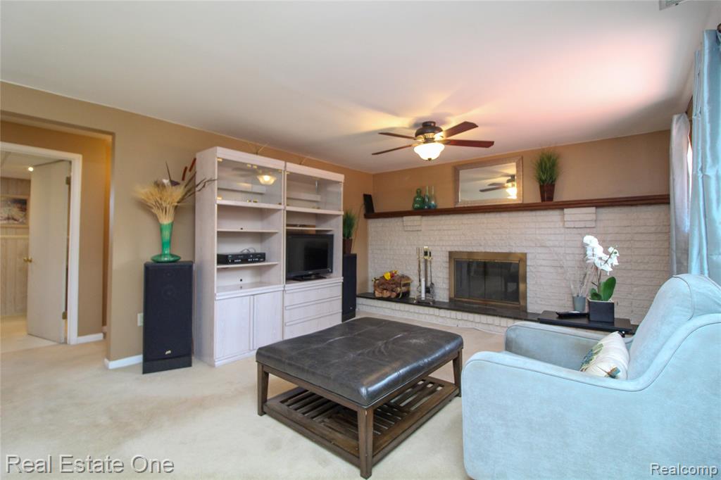 6942 Leslee Crest Drive, West Bloomfield, MI — Photo 17