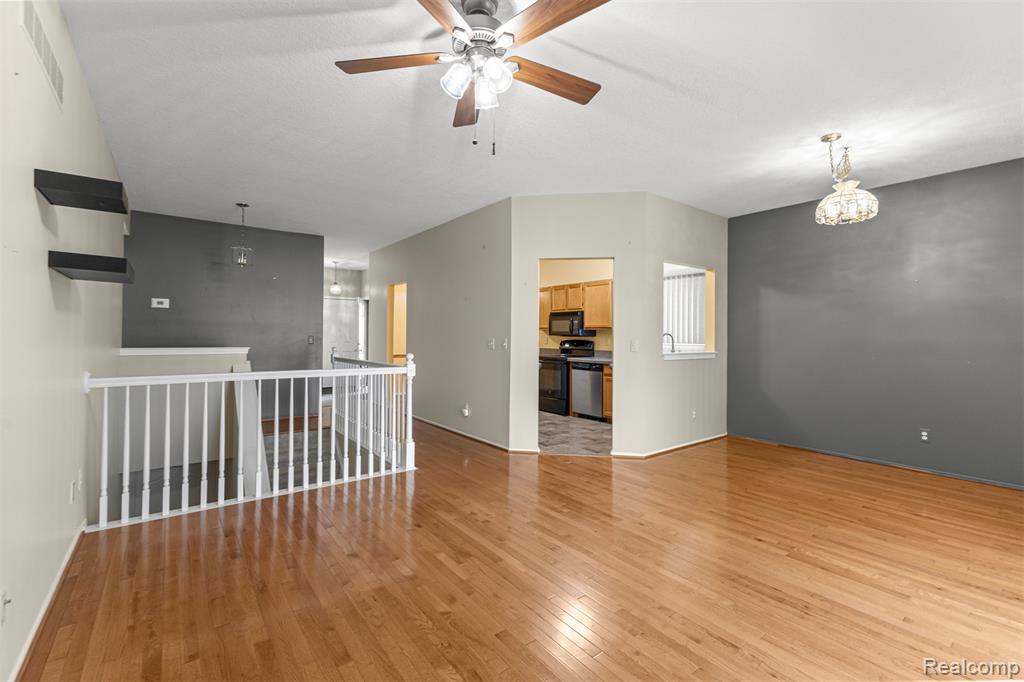 6546 Quail Run Circle, Westland, MI — Photo 9