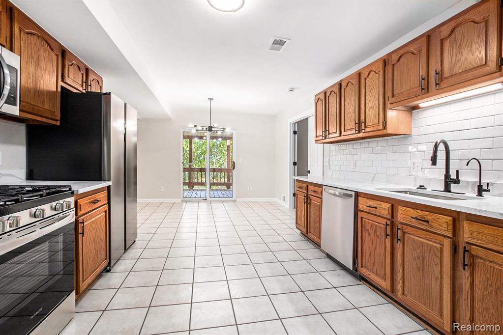404 N Sybald Street, Westland, MI — Photo 5