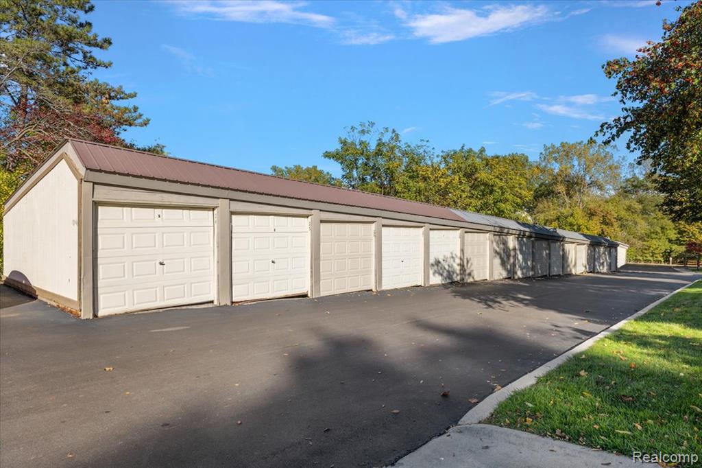 44800 Bayview Drive, 33, Novi, MI 48377 — Photo 48