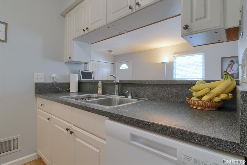 44503 N Umberland Circle, Canton, MI 48187 — Photo 12