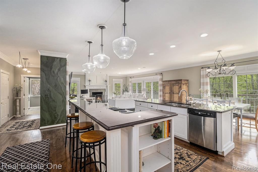 975 PINE NEEDLE Trail, Rochester, MI 48306 — Photo 14