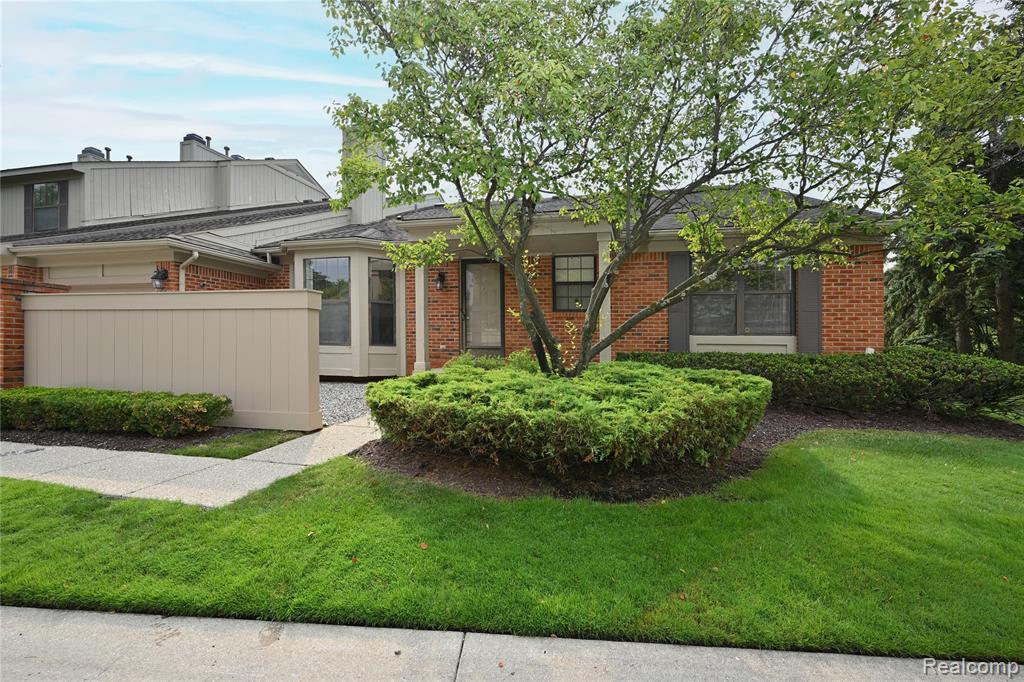 7274 Westchester Road, 8, West Bloomfield, MI