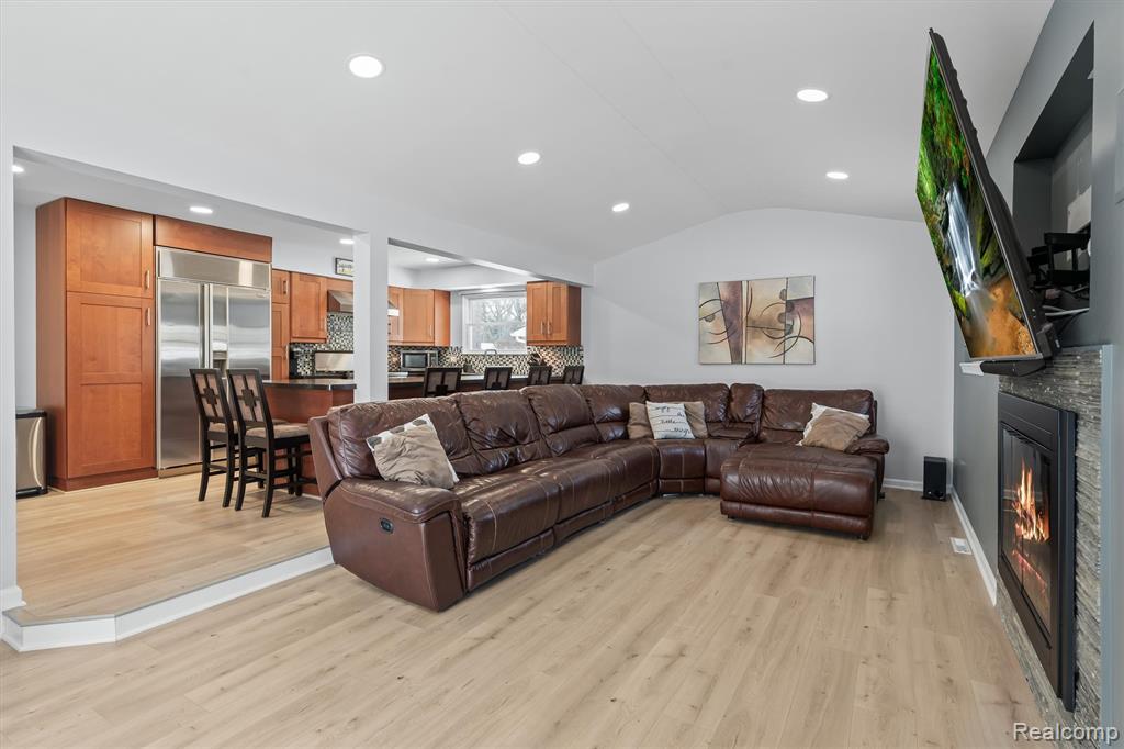 8656 War Bonnet Drive, Commerce Twp, MI 48382 — Photo 5