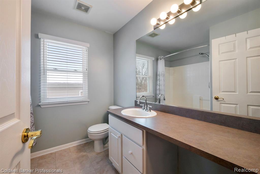 8525 Barrington Drive, Ypsilanti, MI 48198 — Photo 34