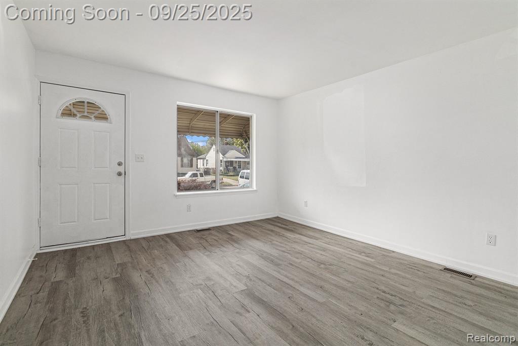 751 E Maxlow Avenue, Hazel Park, MI 48030 — Photo 2