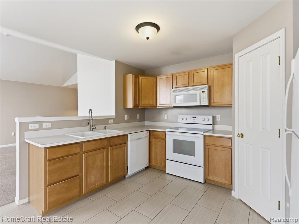 47551 PEMBROKE Drive, Canton, MI 48188 — Photo 15