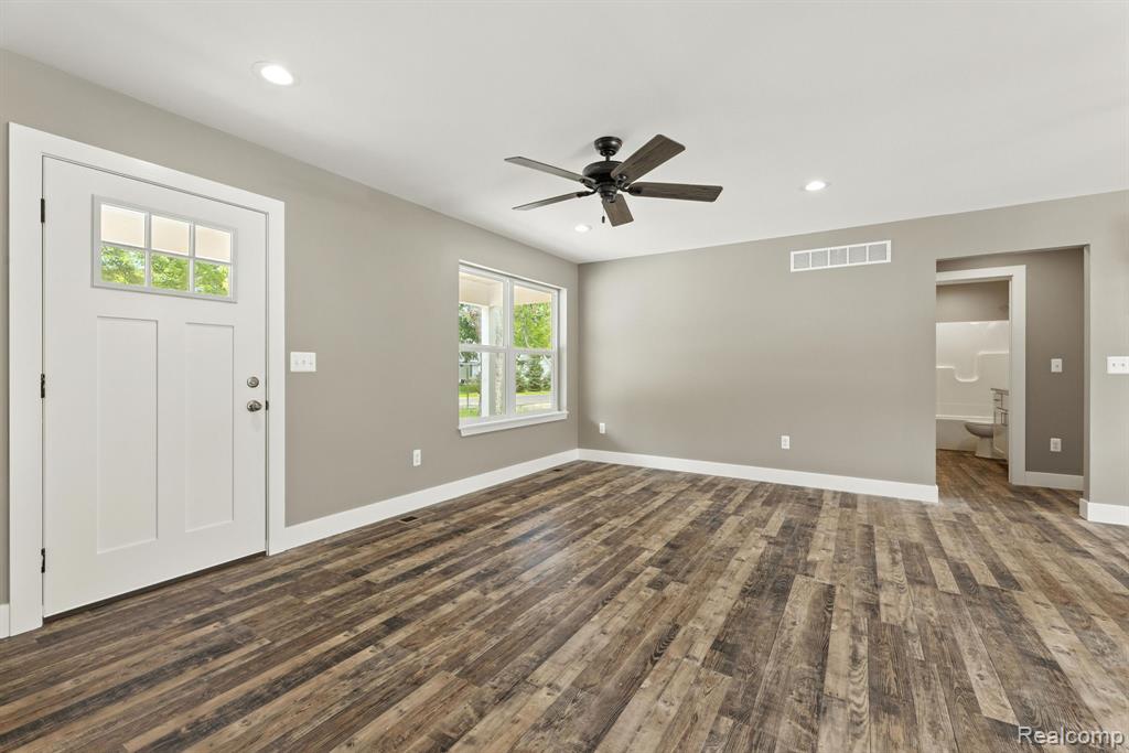 108 N Lester Street, Capac, MI 48014 — Photo 5