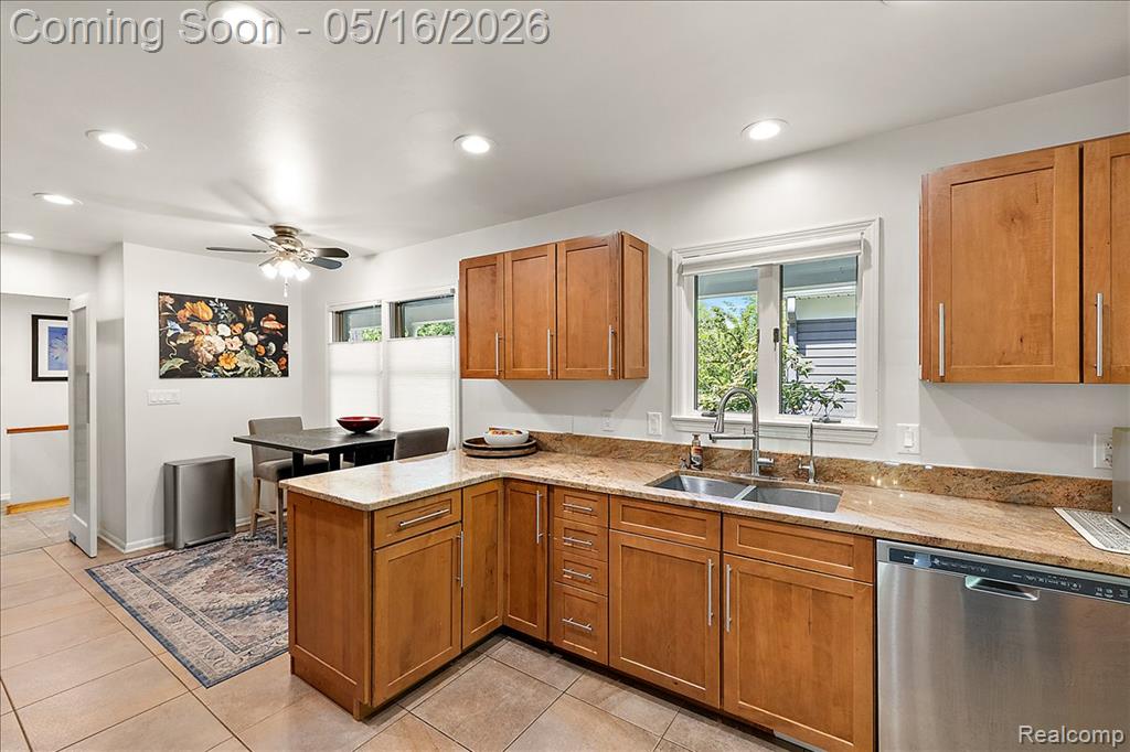 28455 Wellington Street, Farmington, MI 48334 — Photo 42