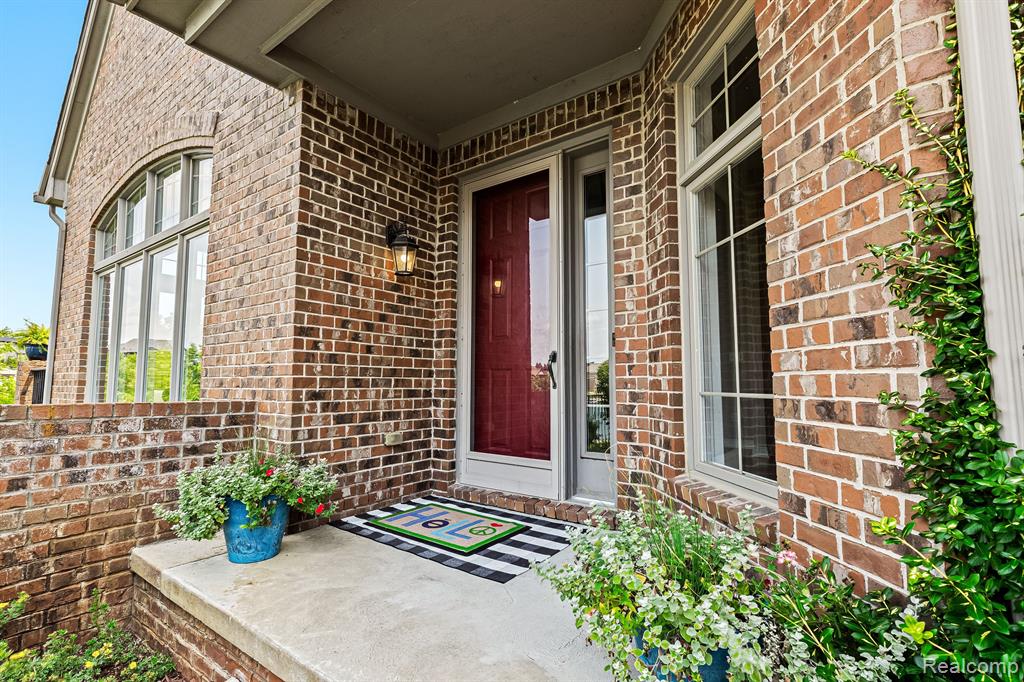 10815 SPARKLING WATERS Court, South Lyon, MI 48178 — Photo 6