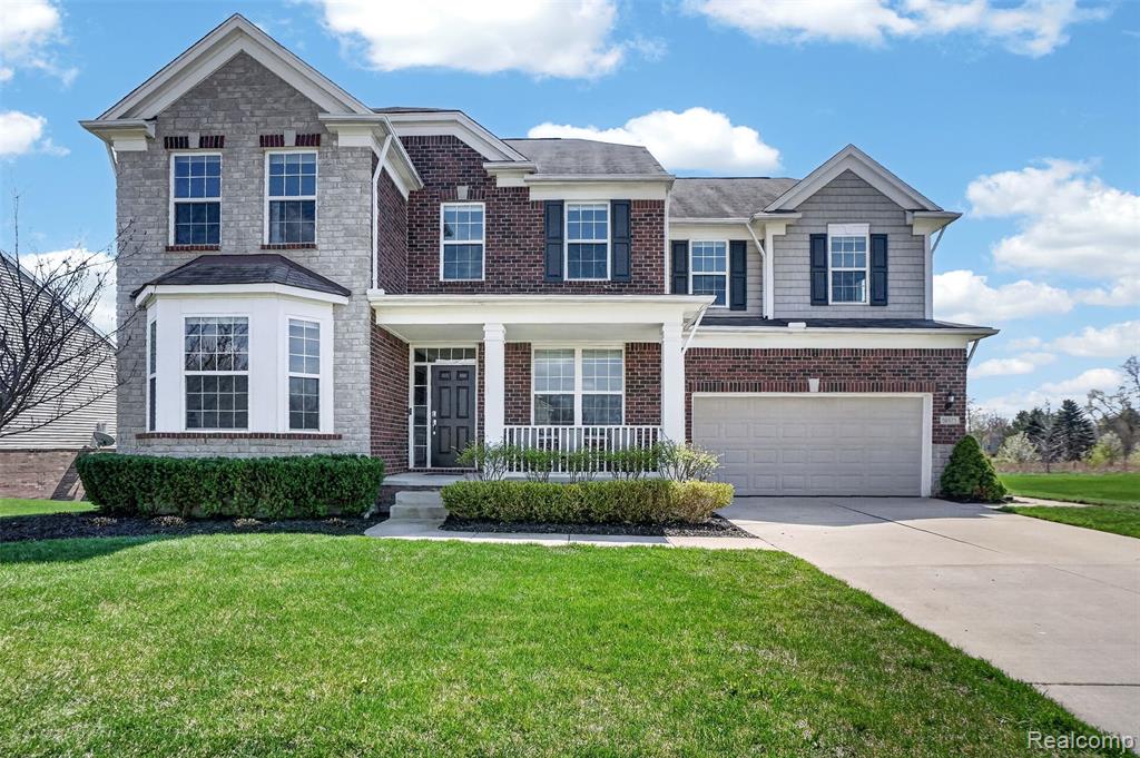 59371 Peters Barn Drive, South Lyon, MI 48178
