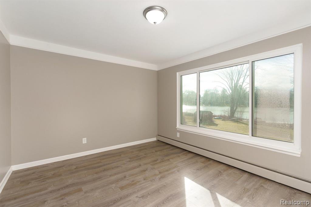 411 BUNNY RUN Boulevard, Lake Orion, MI 48362 — Photo 9