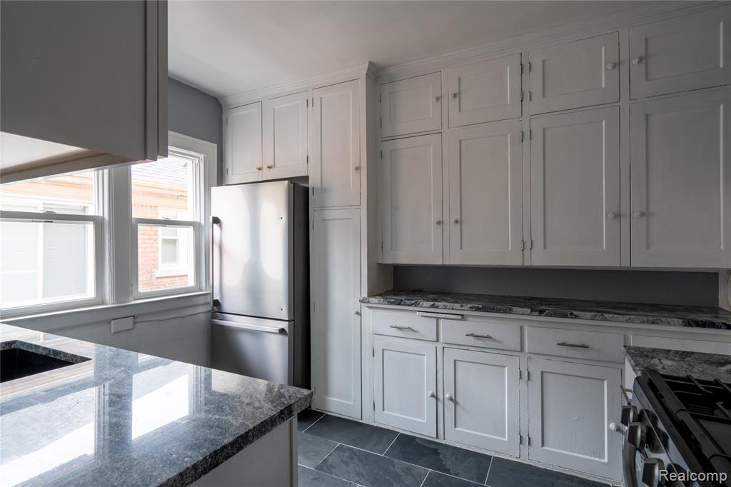 2696 Webb Street, Detroit, MI 48206 — Photo 28