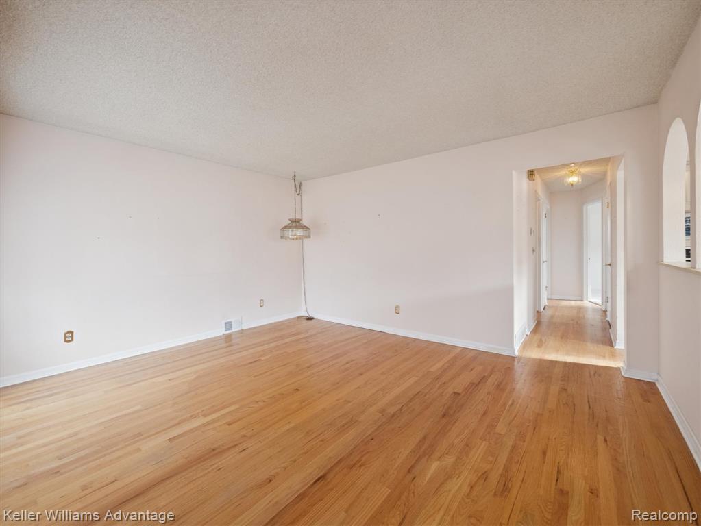 6450 Fenton Street, Dearborn Heights, MI 48127 — Photo 7