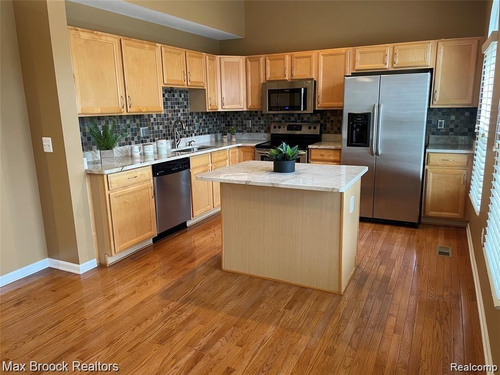 754 SANDALWOOD Drive, Troy, MI 48085 — Photo 11