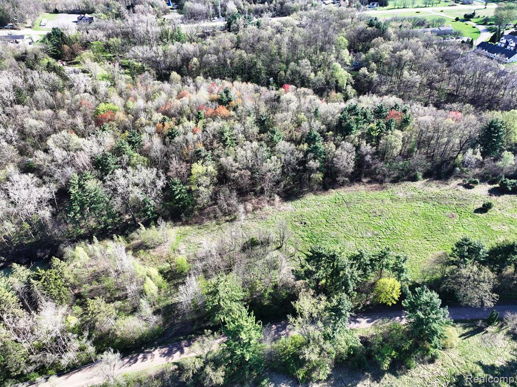 5920 PLEASANT VALLEY Road, Brighton, MI 48116 — Photo 2