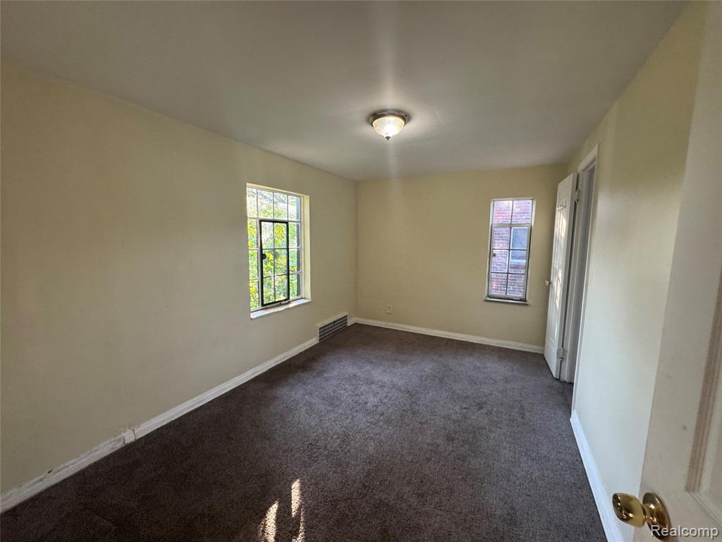 9801 Kensington Avenue, Detroit, MI 48224 — Photo 8