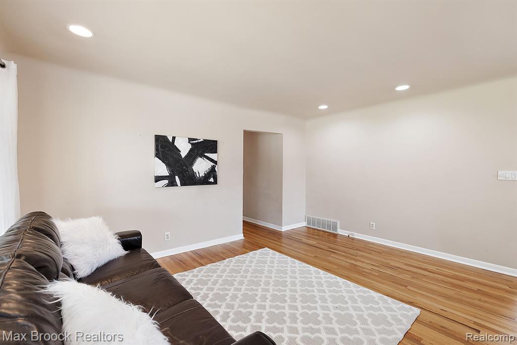 9060 HEADLEY Drive, Sterling Heights, MI 48314 — Photo 10