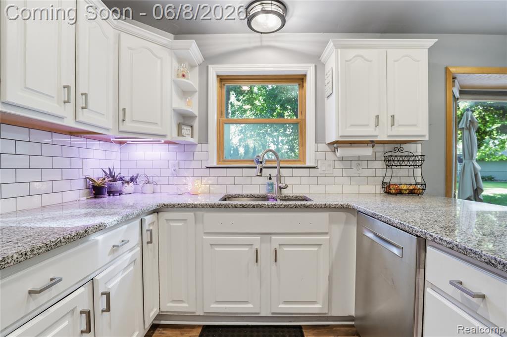 6218 McKenzie Drive, Flint, MI 48507 — Photo 9