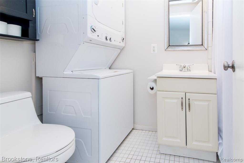 31831 Grand River Avenue, 49, Farmington, MI 48336 — Photo 12