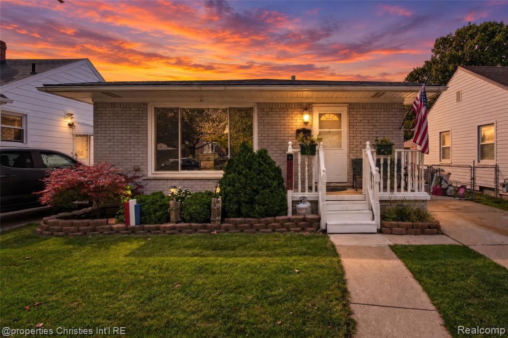 6746 Robinson Avenue, Allen Park, MI 48101