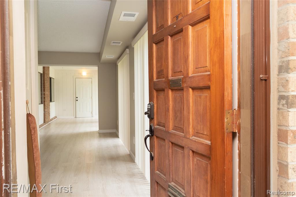 17865 University Park Drive, Livonia, MI 48152 — Photo 6