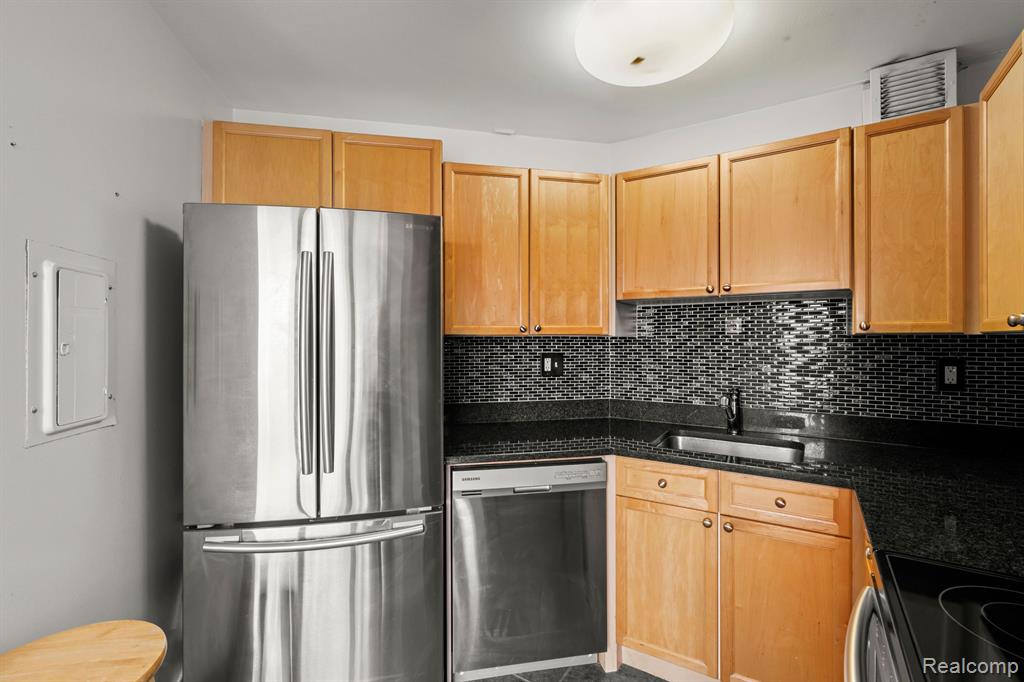 300 Riverfront Drive, 27C, Detroit, MI 48226 — Photo 11