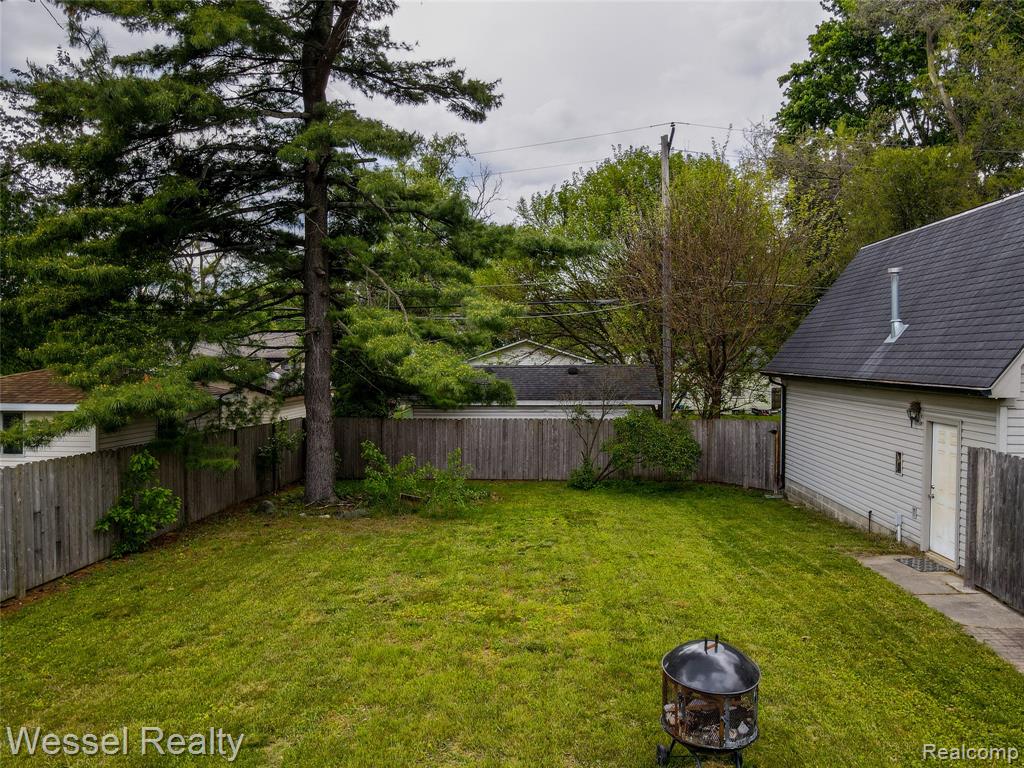 47437 BETTY Street, Shelby Twp, MI 48317 — Photo 23