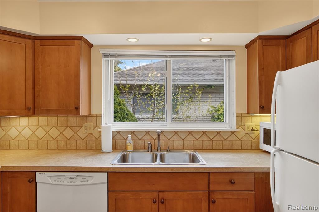 14341 Heritage Street, Riverview, MI 48193 — Photo 13
