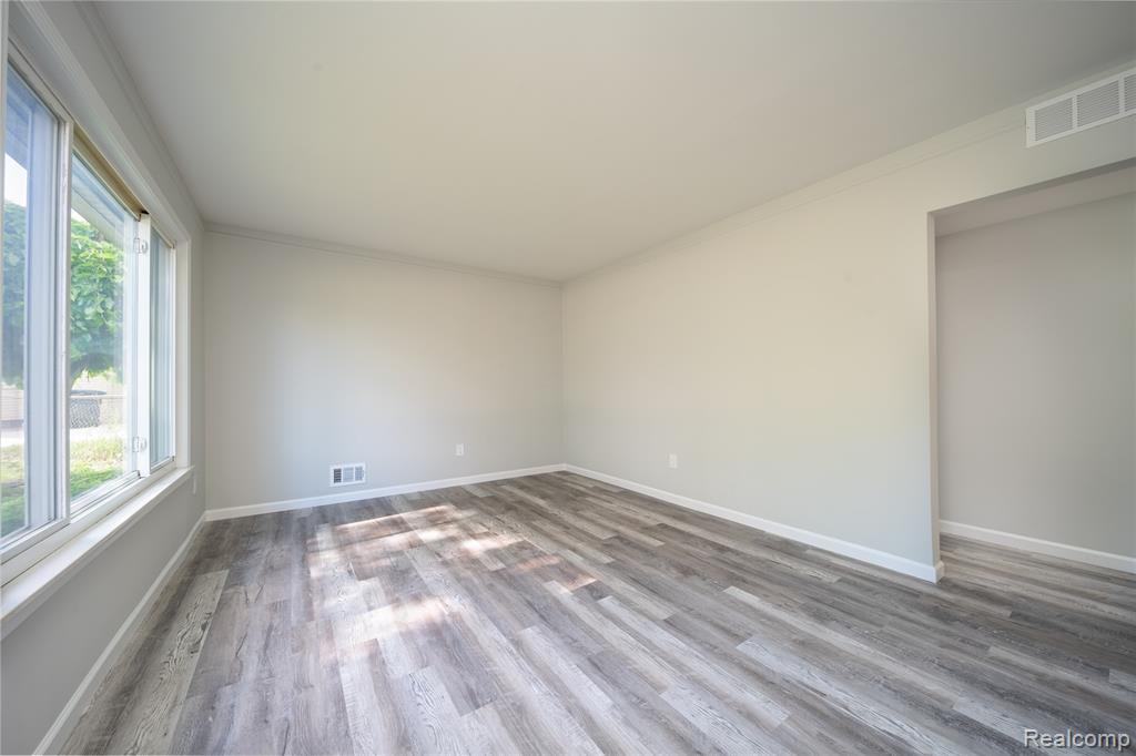 6448 Hunter Court, Westland, MI — Photo 4