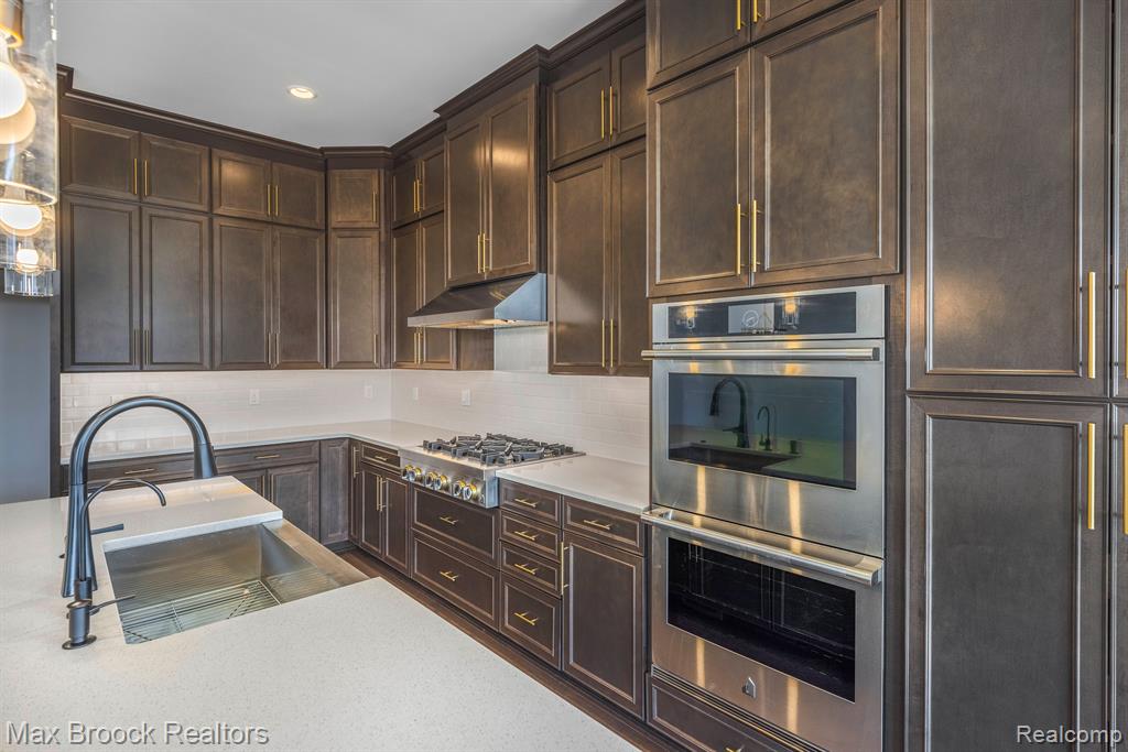 5636 Suffolk Court, West Bloomfield, MI — Photo 9