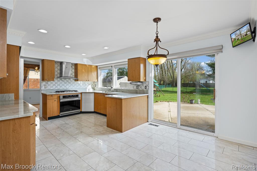 6240 Wynford Drive, West Bloomfield, MI — Photo 14