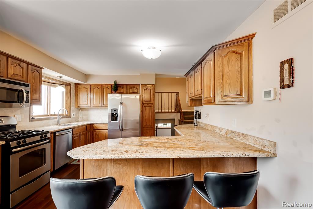 24705 Colonial Drive, Woodhaven, MI 48183 — Photo 23