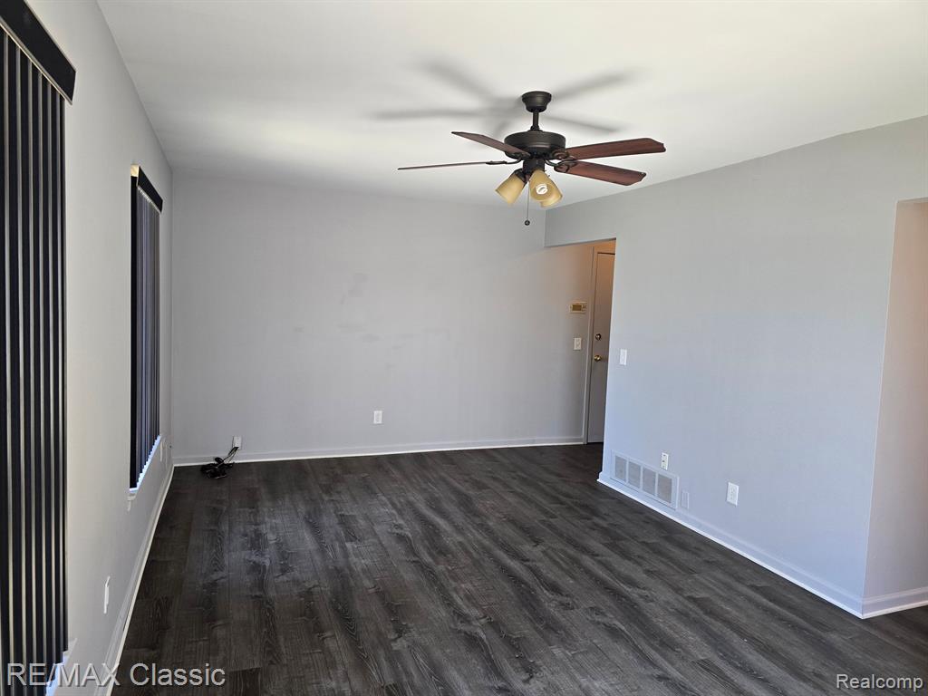 570 E FOX HILLS Drive, Bloomfield Hills, MI 48304 — Photo 5