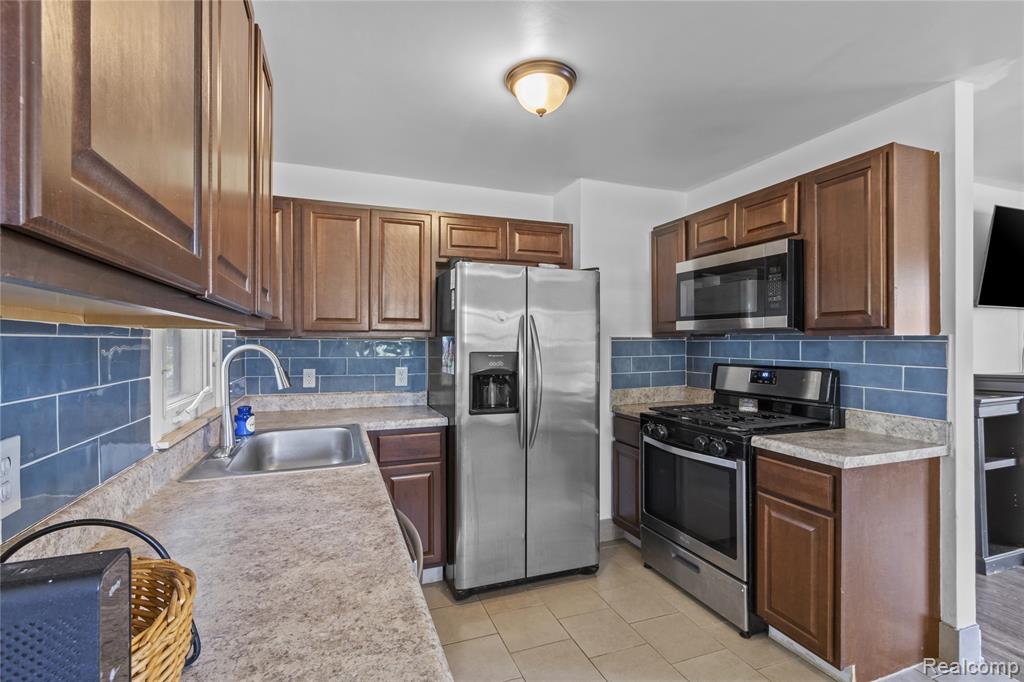 6329 Loraine Street, Romulus, MI 48174 — Photo 7