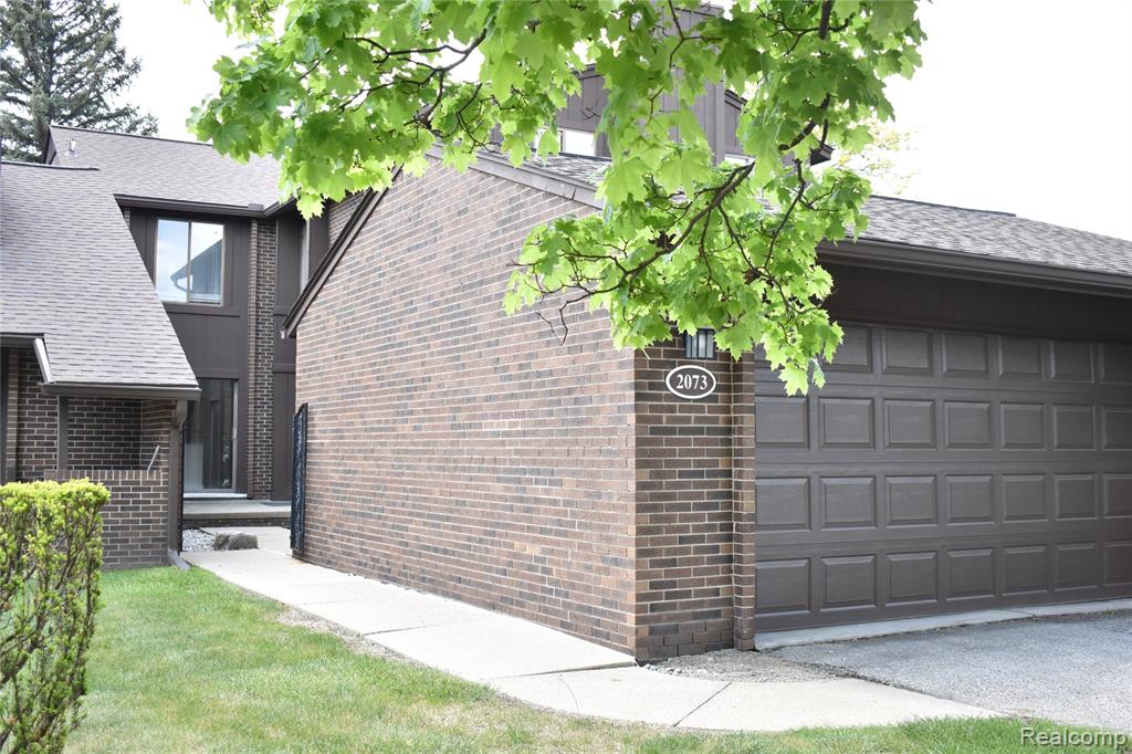 2073 BORDEAUX Street, West Bloomfield, MI 48323