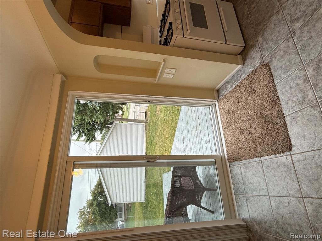 879 Highland Avenue, Lincoln Park, MI 48146 — Photo 10