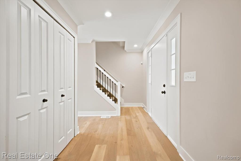 5485 Hammersmith Drive, West Bloomfield, MI — Photo 4