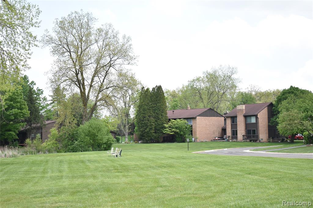 2073 BORDEAUX Street, West Bloomfield, MI 48323 — Photo 46