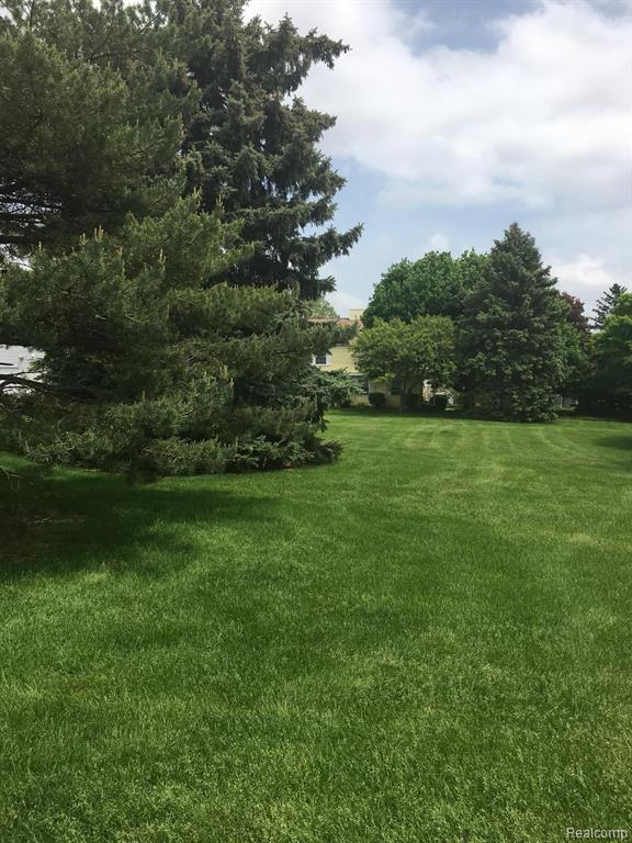 354 NEPTUNE Drive, Walled Lake, MI 48390 — Photo 27
