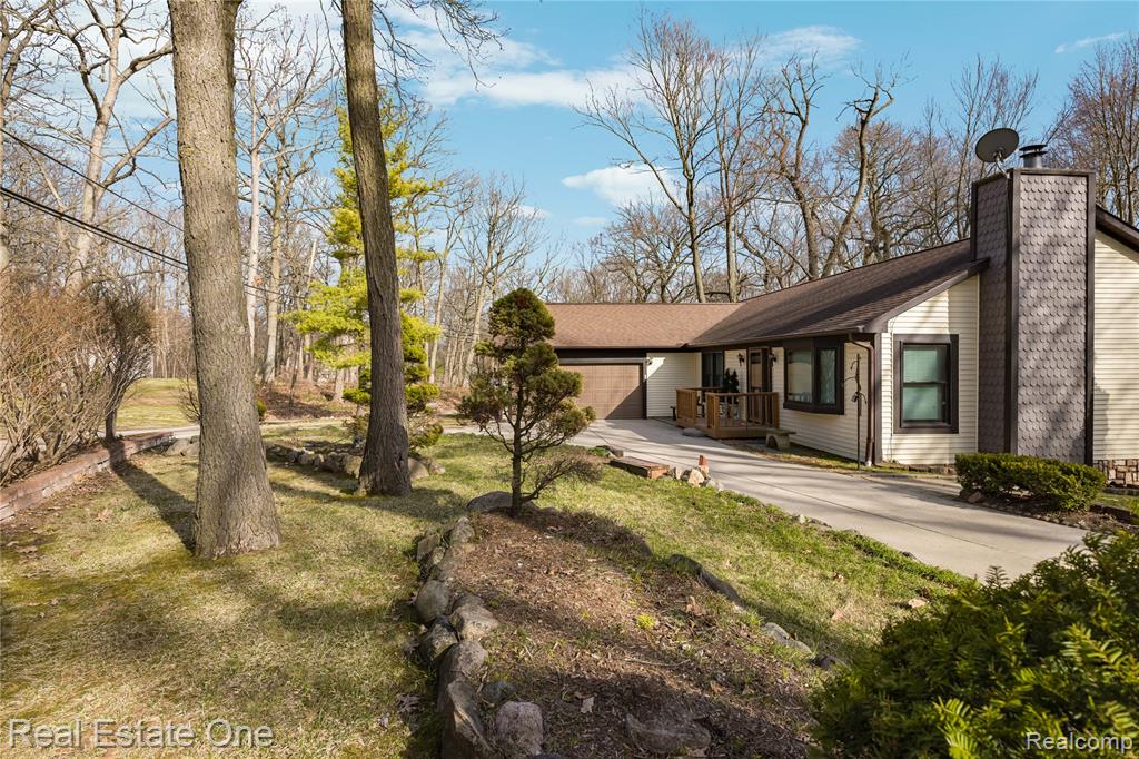 4921 Crestview Drive, Clarkston, MI 48348 — Photo 46
