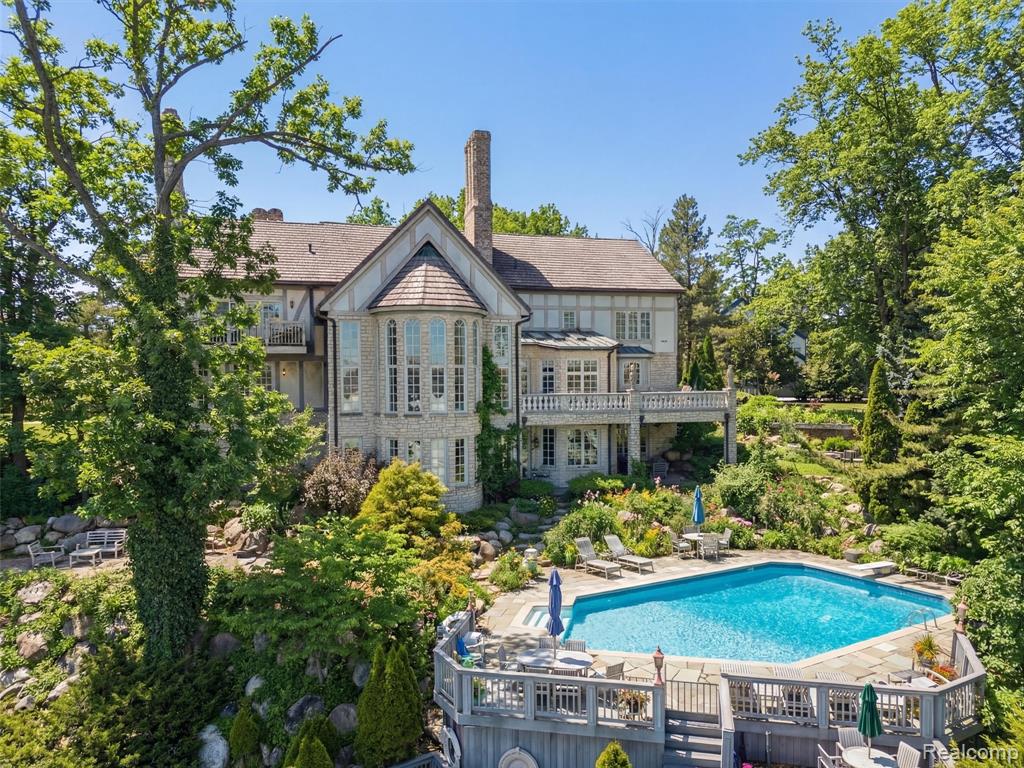3075 Heron Pointe Drive, Bloomfield Hills, MI 48302 — Photo 2