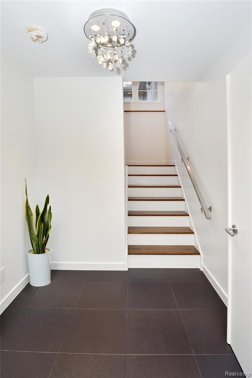 32175 Spruce Lane, Beverly Hills, MI 48025 — Photo 29