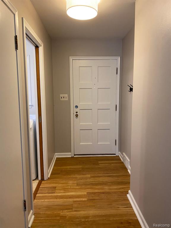 5035 S CLUNBURY Road, West Bloomfield, MI — Photo 2