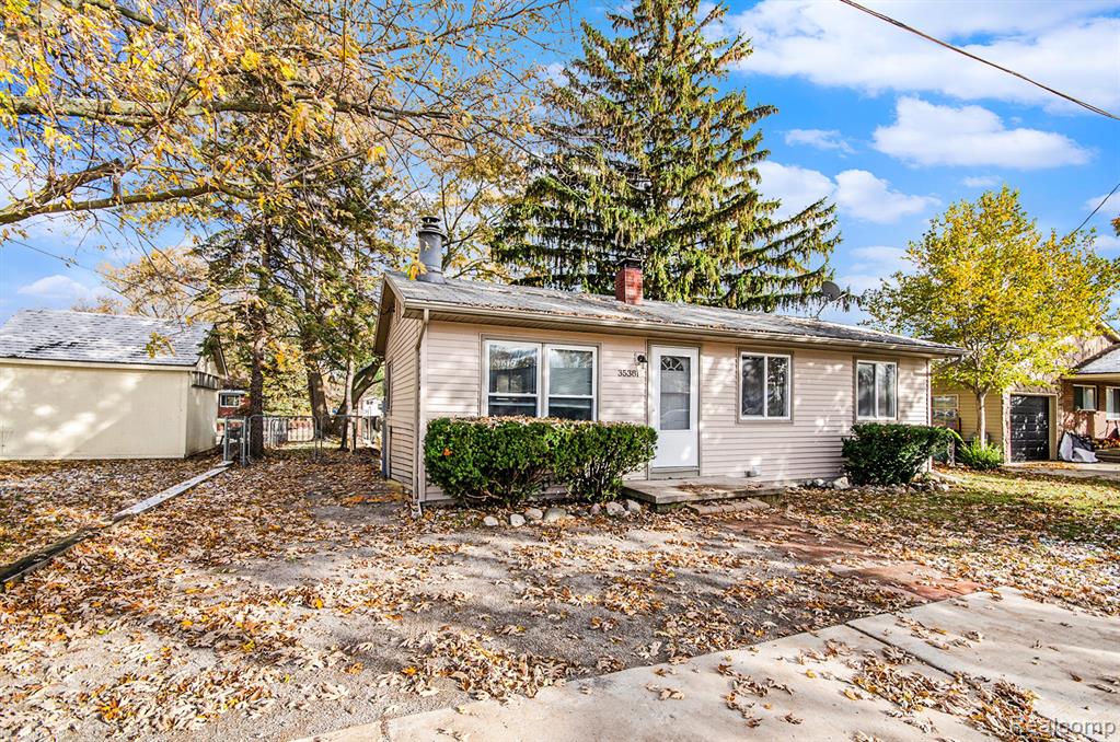 35381 Dern Drive, Brownstown, MI — Photo 2