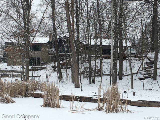 7000 Lindenmere Drive, Bloomfield Hills, MI 48301 — front exterior