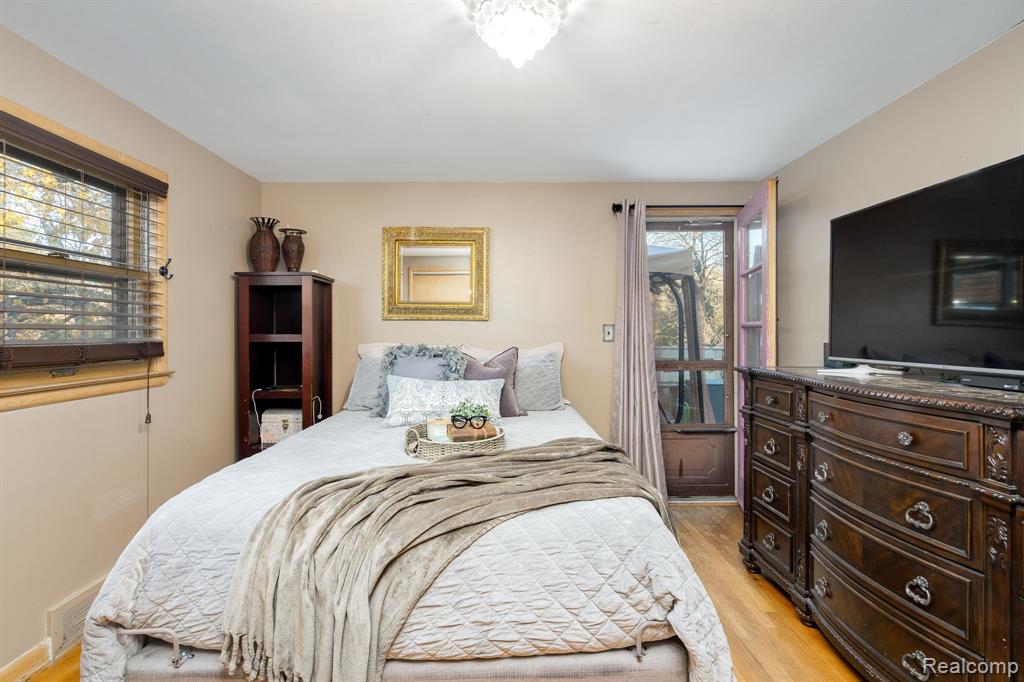 392 Cambridge Drive, Mount Clemens, MI 48043 — Photo 27
