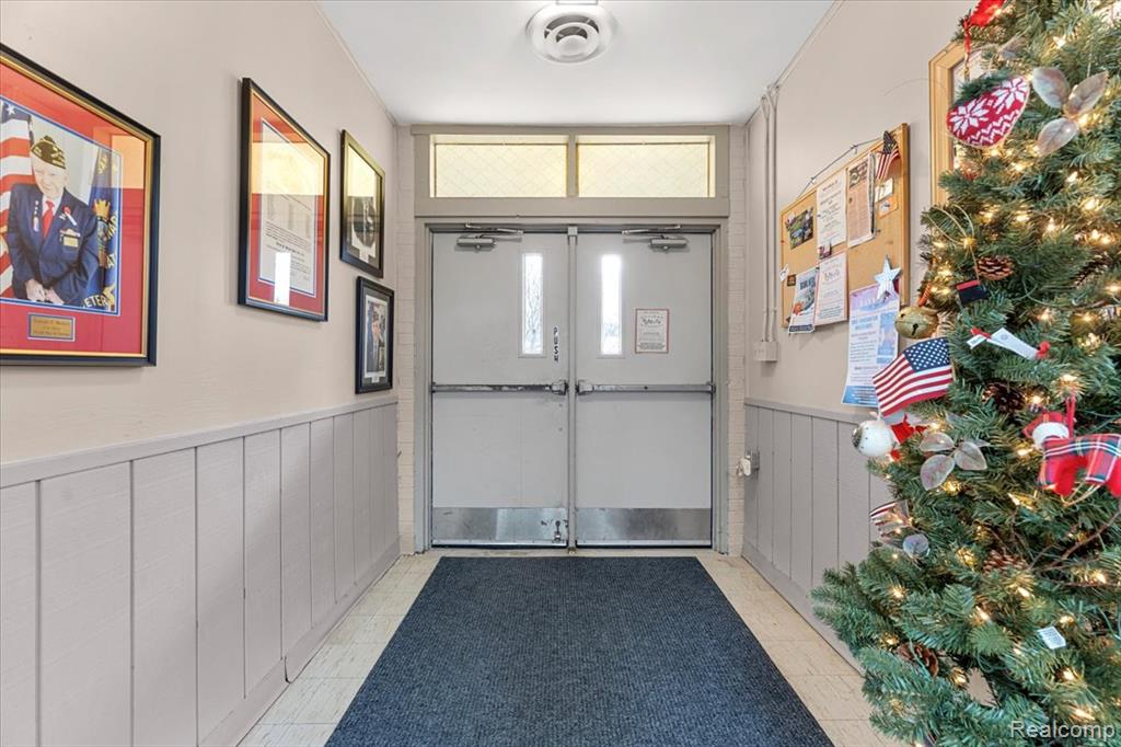 8840 Macomb Street, Grosse Ile, MI 48138 — Photo 16