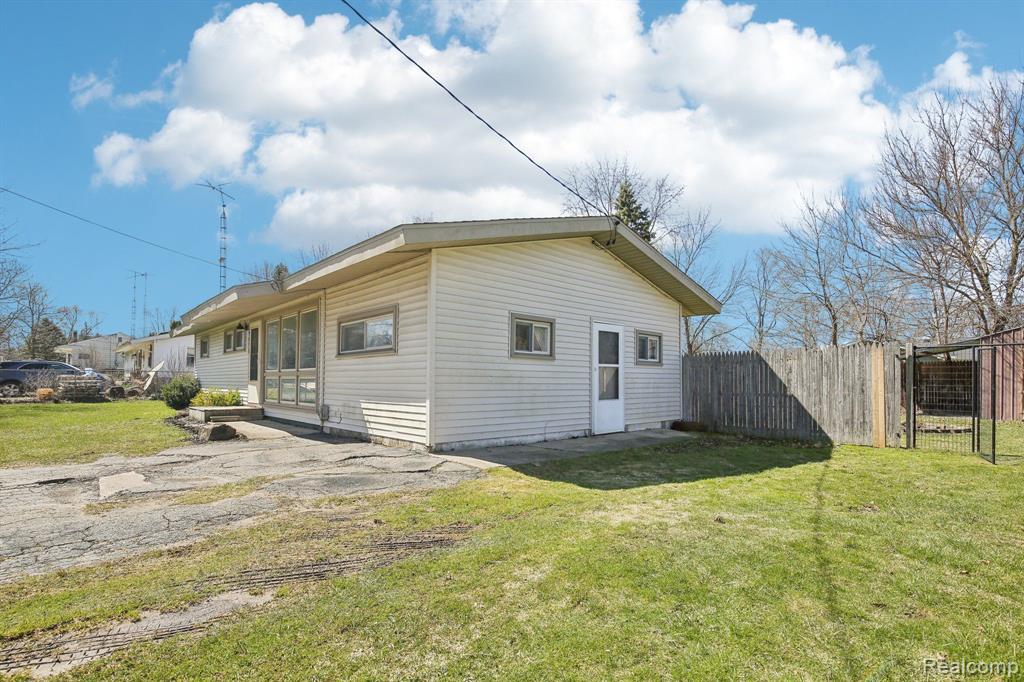 9091 MAPLEWOOD Drive, Clio, MI 48420 — Photo 3