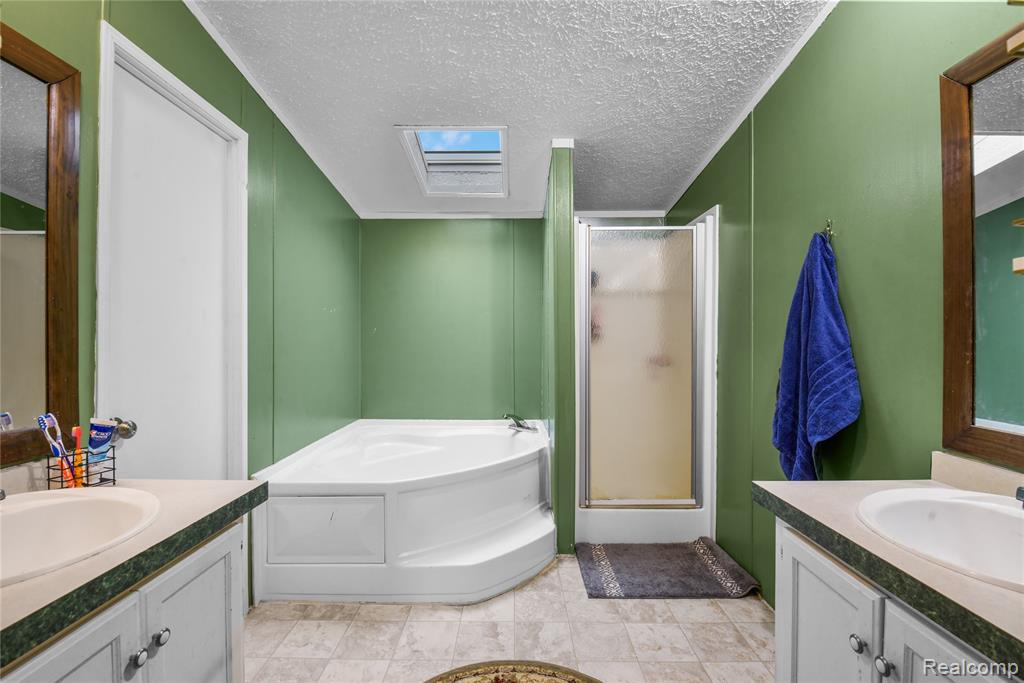 2330 CHARTER OAK Court, Newport, MI 48166 — Photo 33